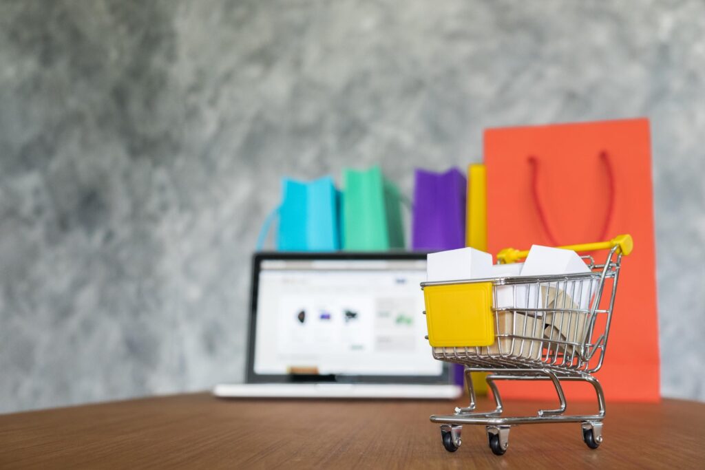 E-commerce Maroc en 2025 : Saisissez les Opportunités et Exploitez les Catégories Gagnantes 9 Visuel représentant une interface de shopping projetée en réalité augmentée