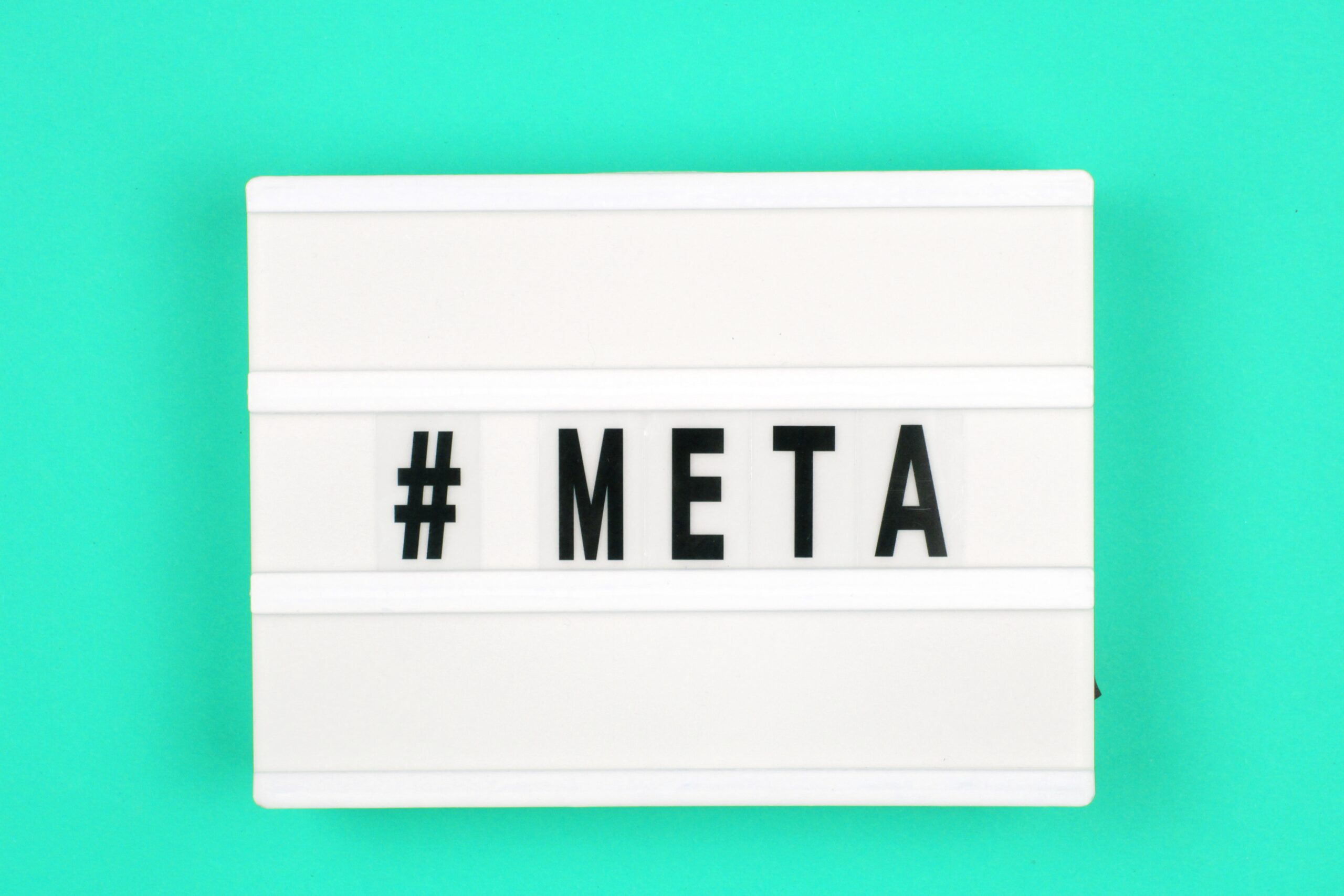 hashtag meta écrite en texte- faire connaître son entreprise sur Facebook