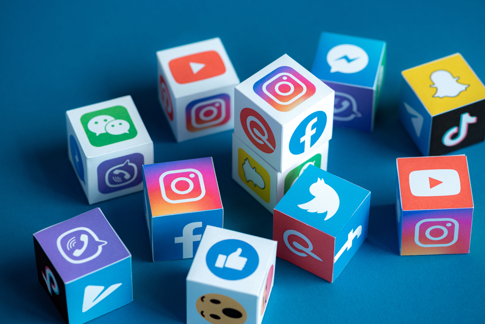 les dés symbolisant les réseaux sociaux - Marketing des réseaux sociaux