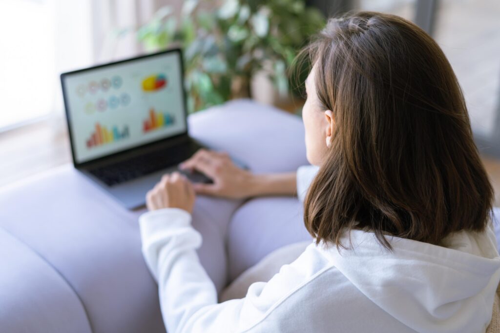 Comprendre qu'est-ce que le remarketing et comment l'utiliser efficacement avec Google Ads 16 Pour optimiser une campagne de remarketing, il est essentiel d'analyser les métriques afin de choisir le bon type d'annonce à afficher.