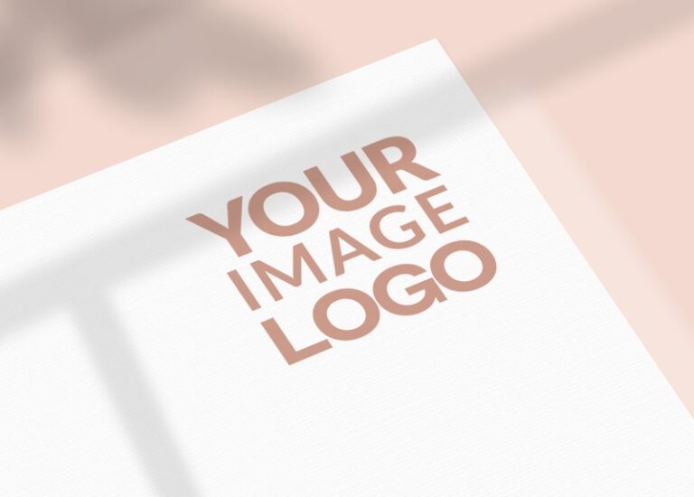 Charte graphique professionnelle présentant une identité visuelle cohérente avec palette de couleurs, typographies et déclinaisons de logo, illustrant un branding structuré et haut de gamme.